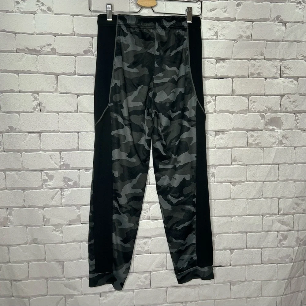 Old Navy Boys Gray & Black Camo Athletic Pants Size XL (14-16)